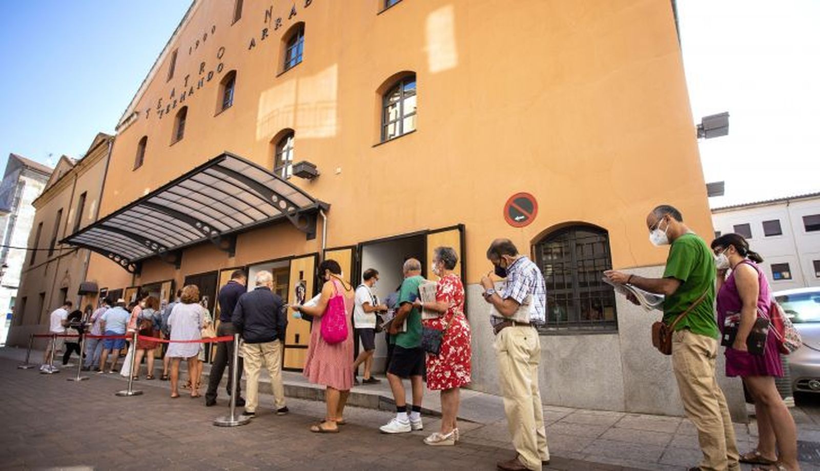 Colas para comprar entradas para la Feria de Teatro, ICAL (1)
