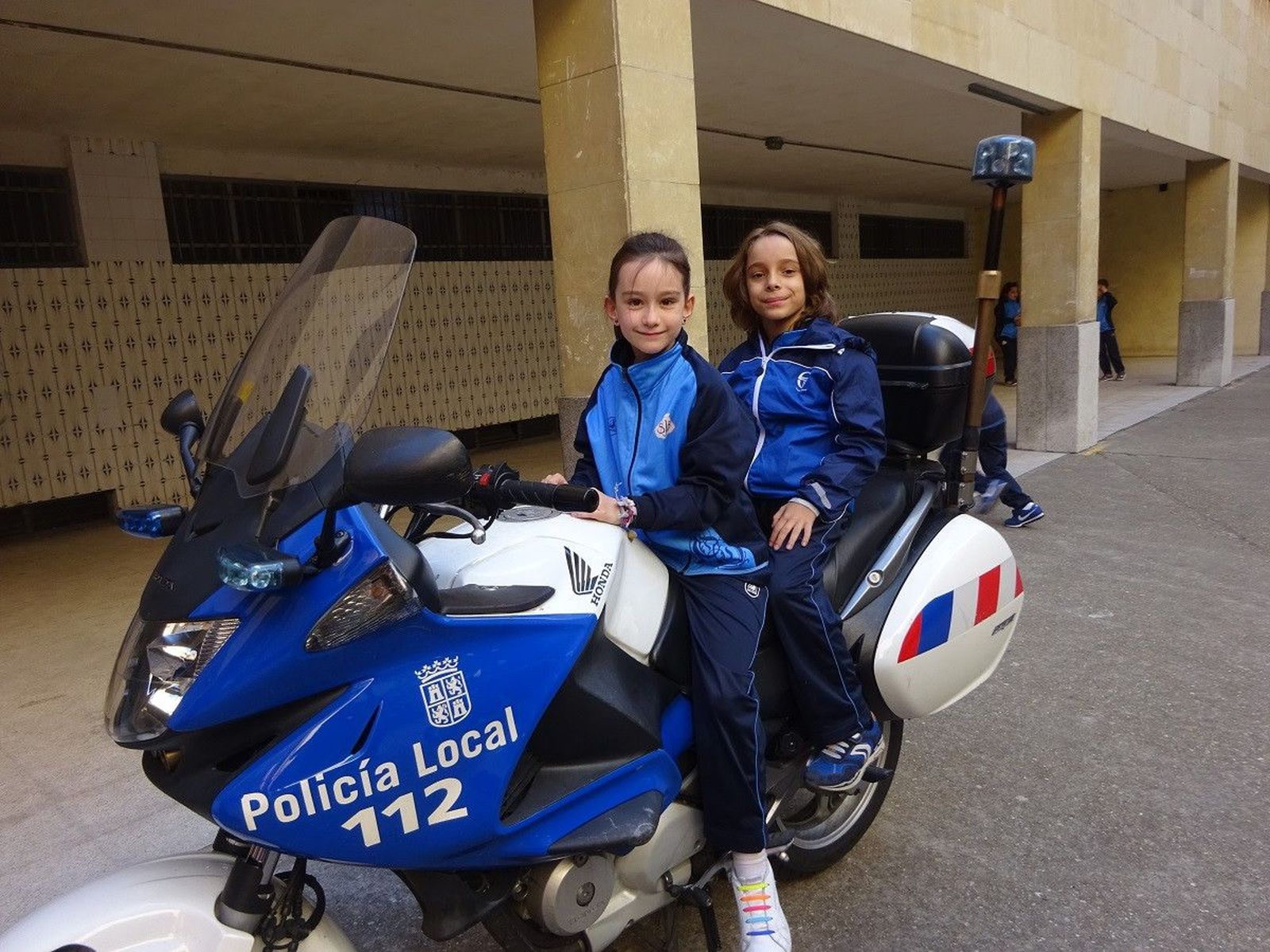 Colegio San Juan Bosco Visita de la Policía Local (7)