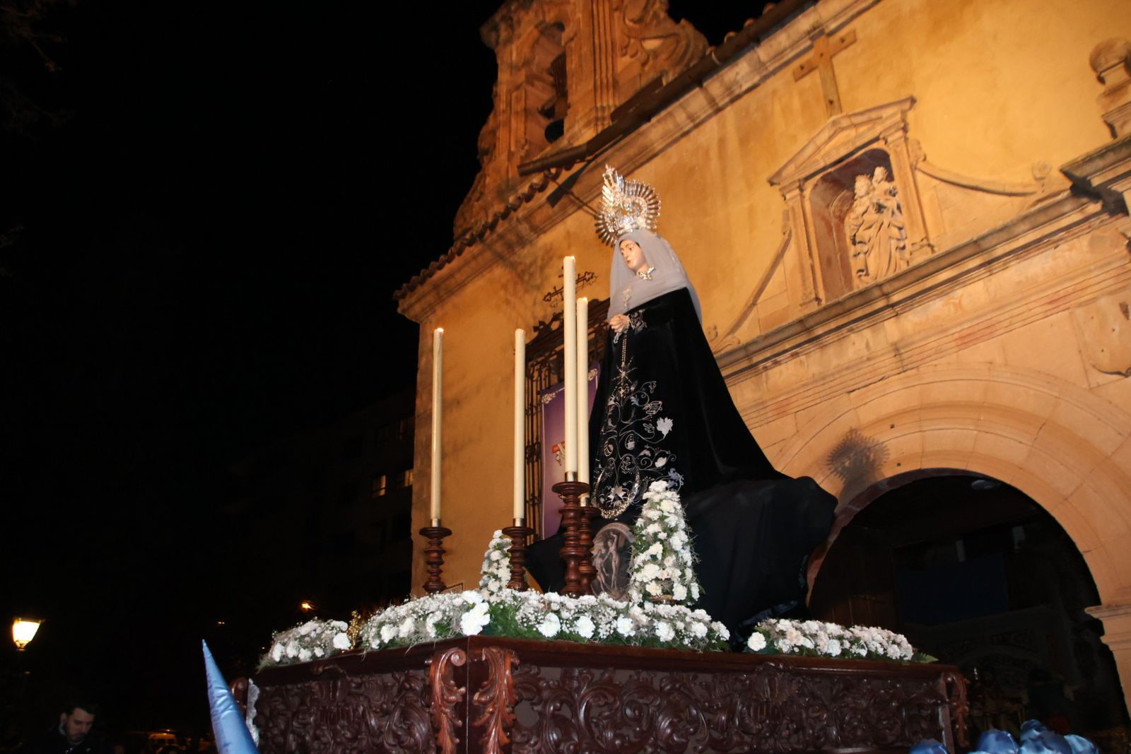 El Cristo de los Doctrinos y la Virgen de la Amargura saludan a sus fieles en Salamanca