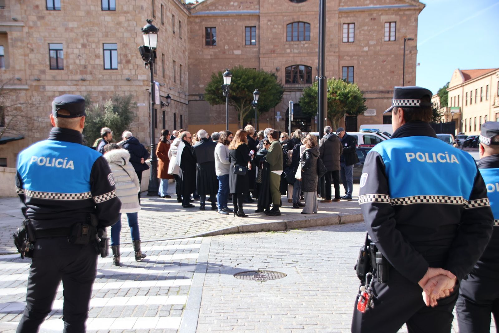 Concentración mutualistas ante la sede del PSOE