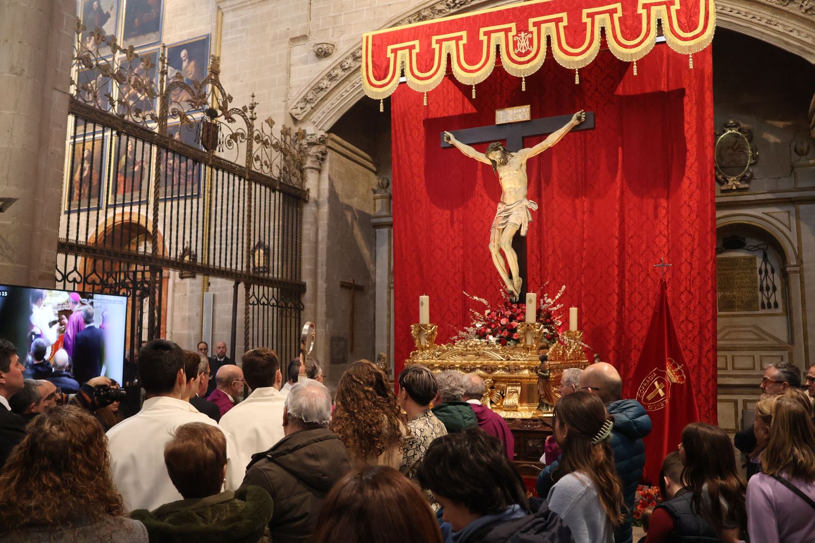 entrada-de-nuevos-hermanos-de-la-cofradia-del-silencio-34