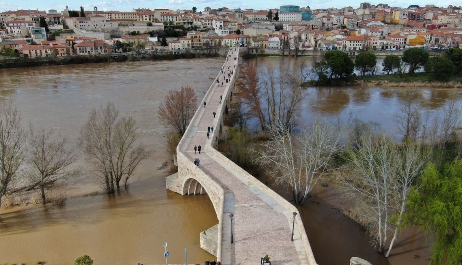 Imágenes aéreas Puente de Piedra