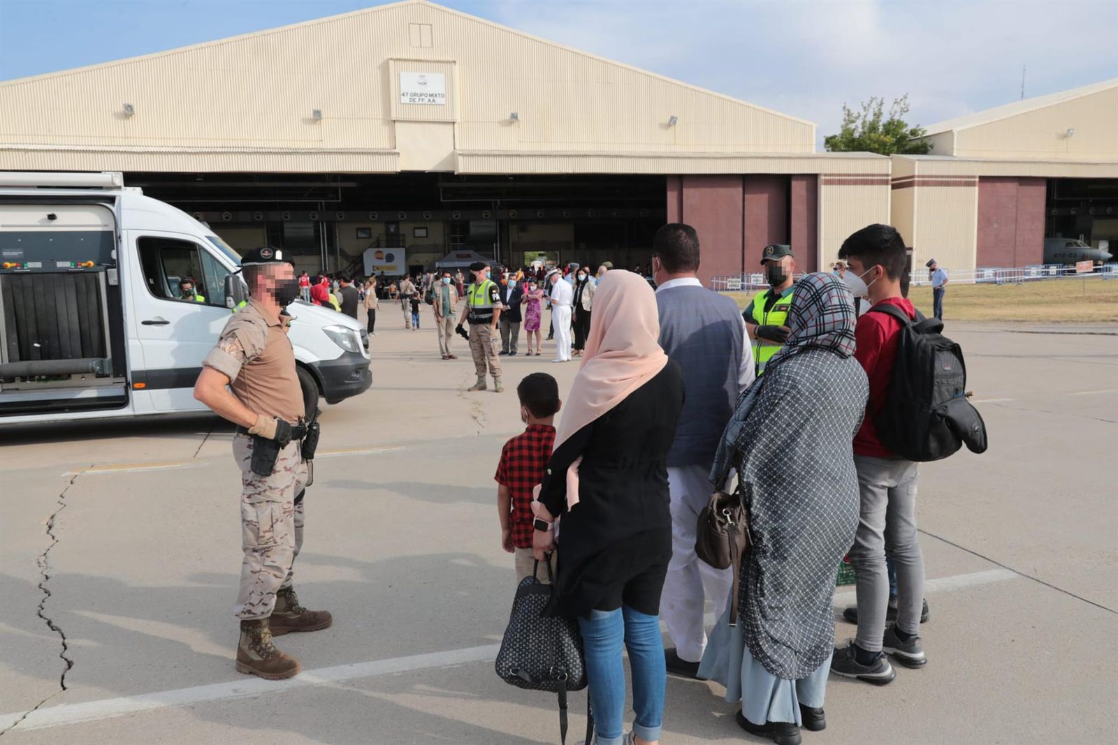 Personas evacuadas desde Afganistán llegan a la Base Aérea de Torrejón. EP Personas evacuadas desde Afganistán llegan a la Base Aérea de Torrejón. EP
