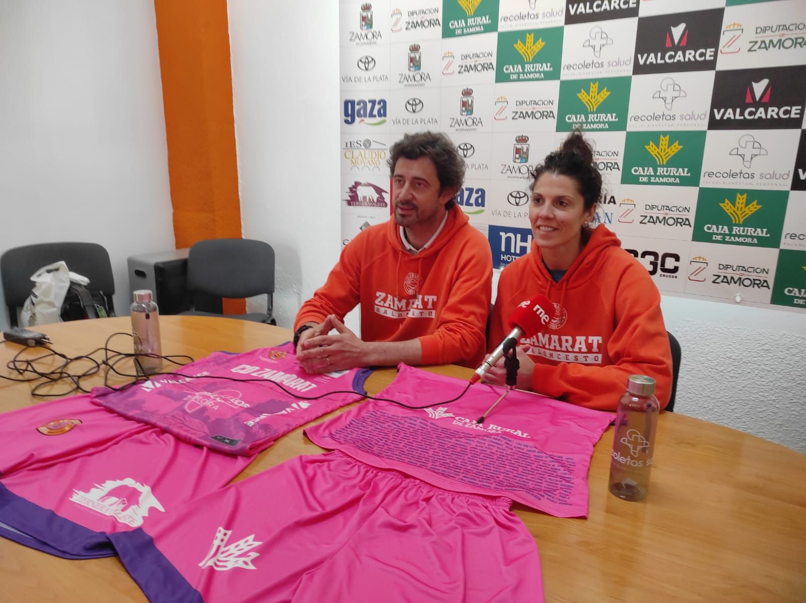 Beatriz Sánchez y Ricardo Vasconcelos en rueda de prensa previa final Four.