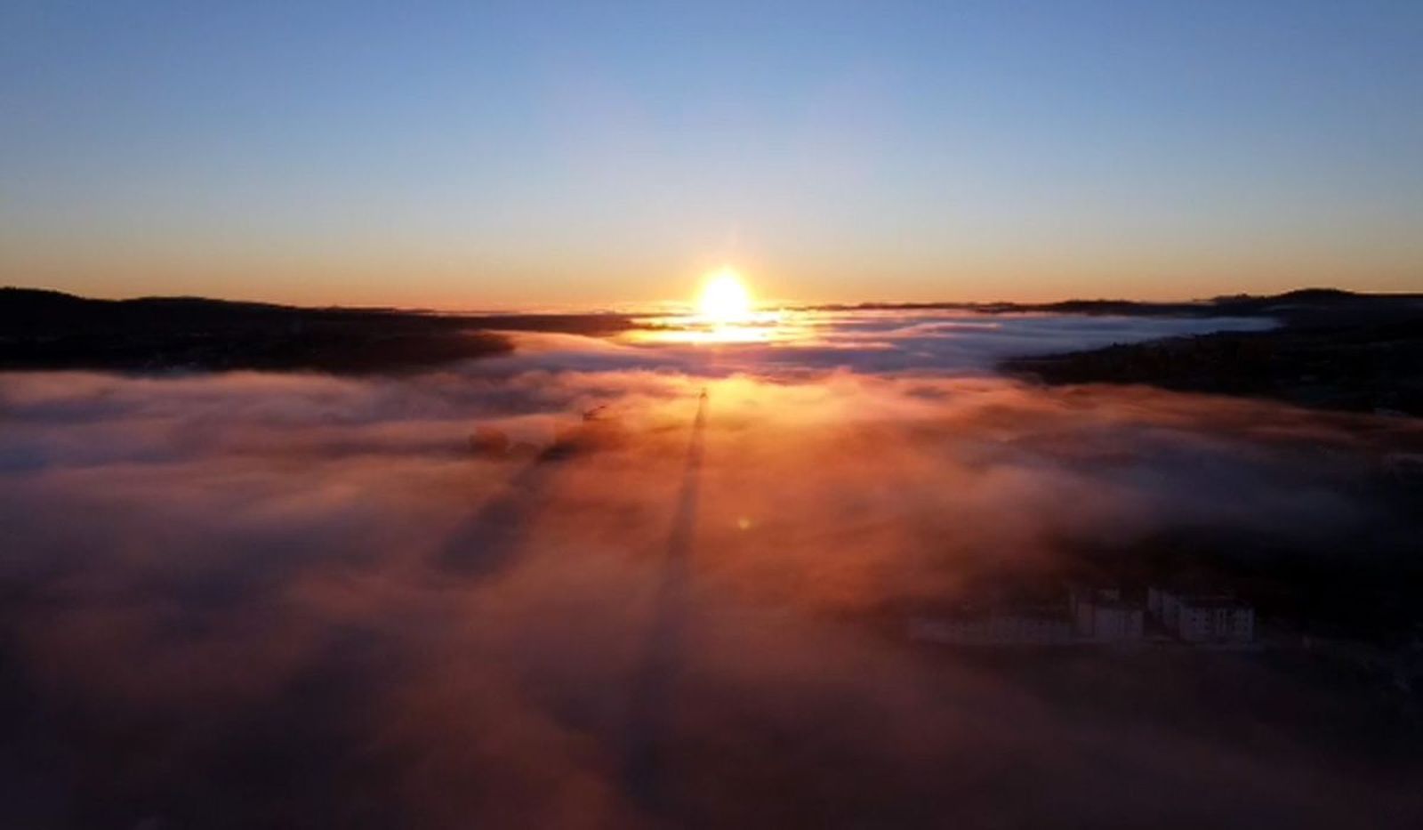 Amenecer con niebla en Puebla de Sanabria