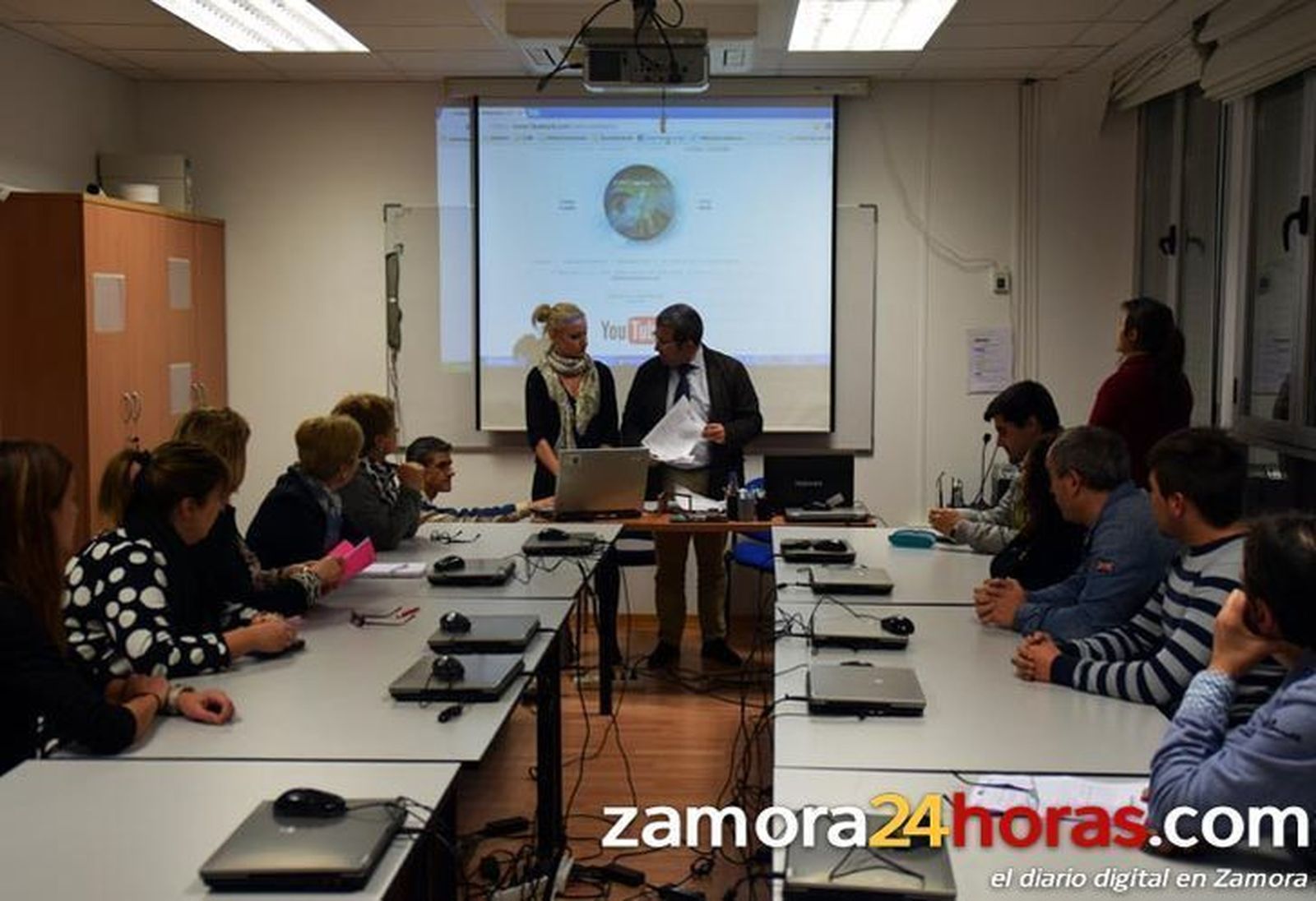 “Fotos, Móvil y Negocios: Trucos y mejoras”, jornada formativa de AZECO