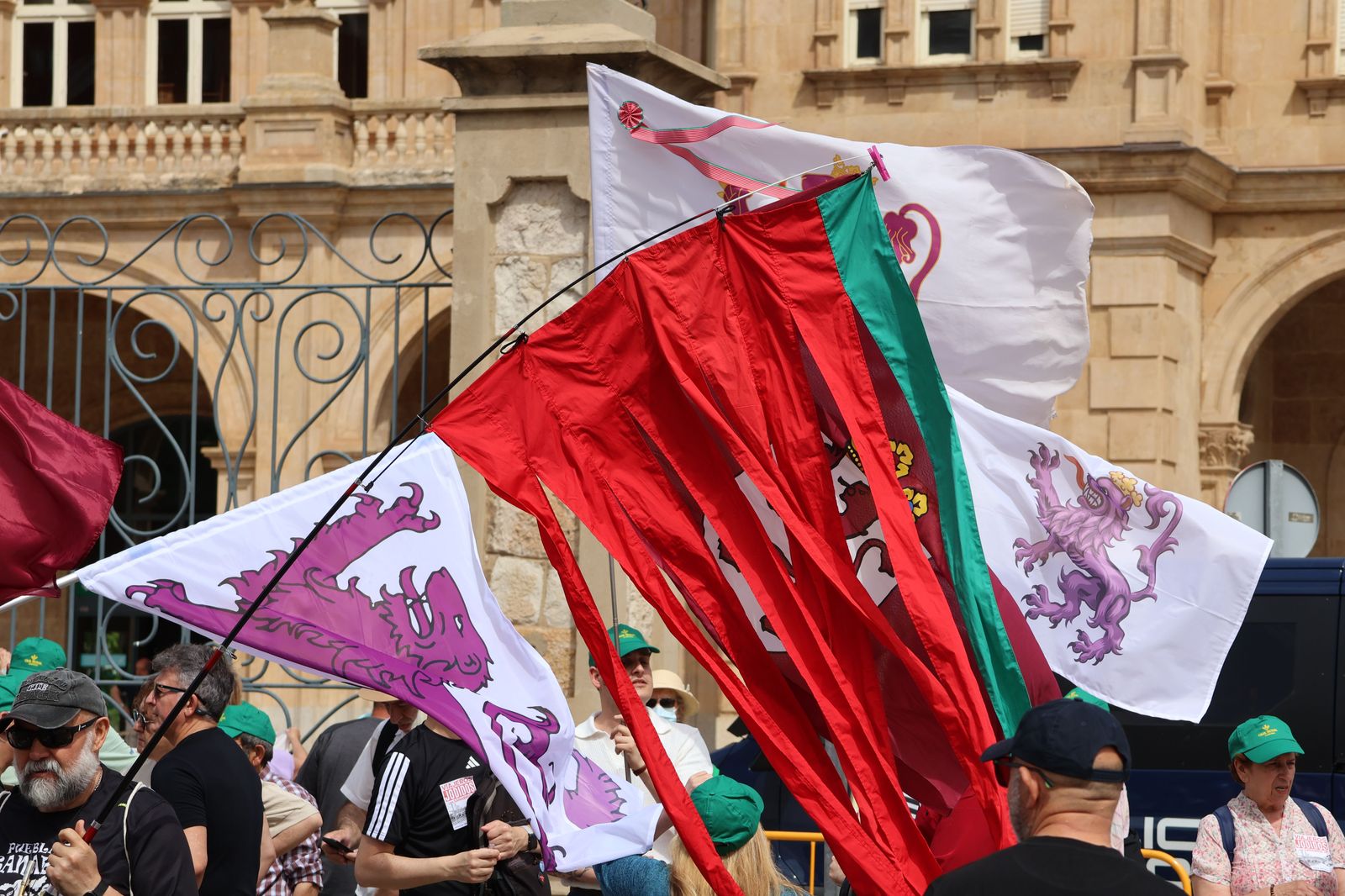 manifestacion-contra-la-perida-de-servicios-de-ave-23