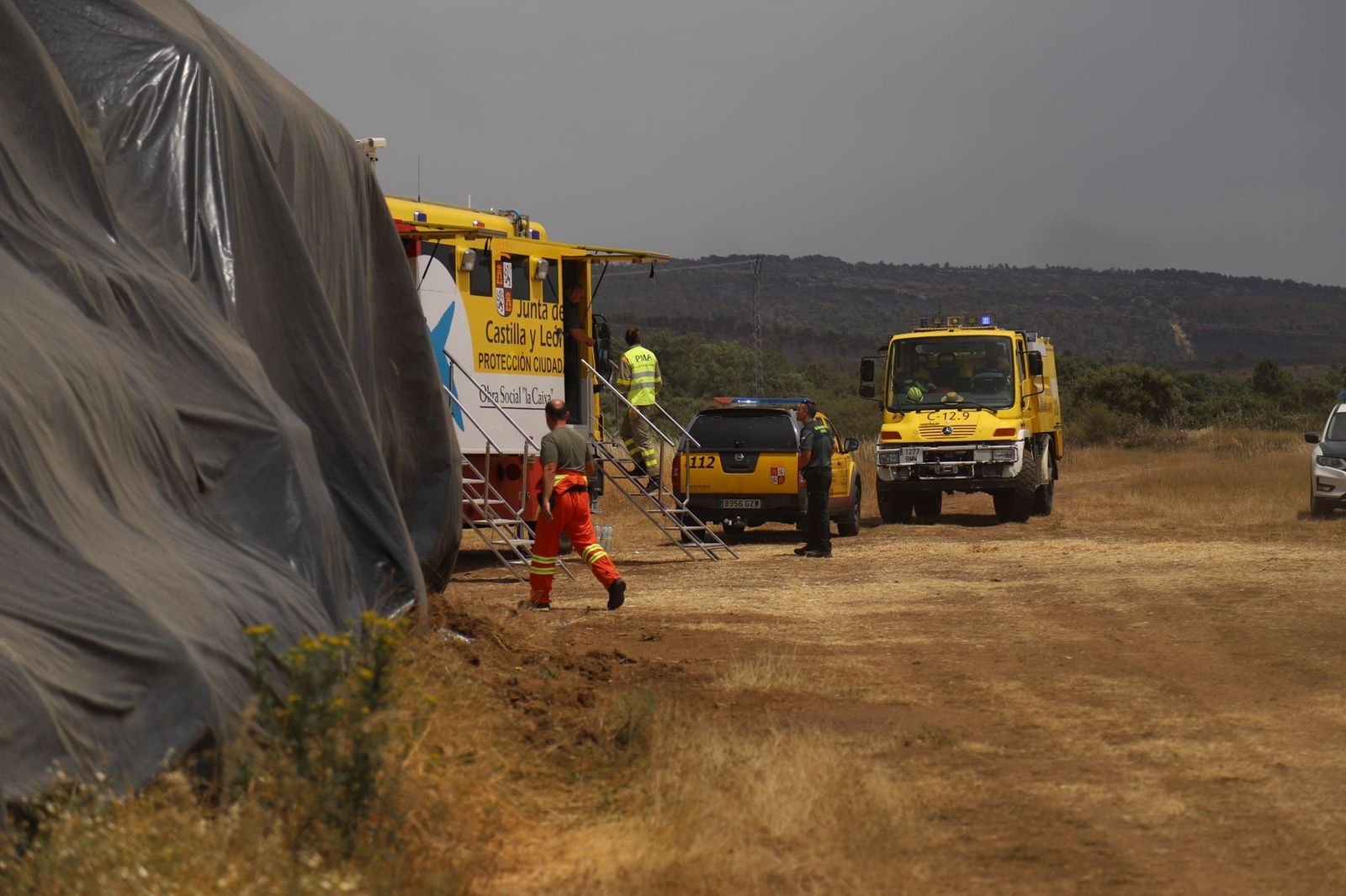 puesto-de-mando-contra-el-incendio-en-la-sierra-de-la-culebra-foto-maria-lorenzo-5