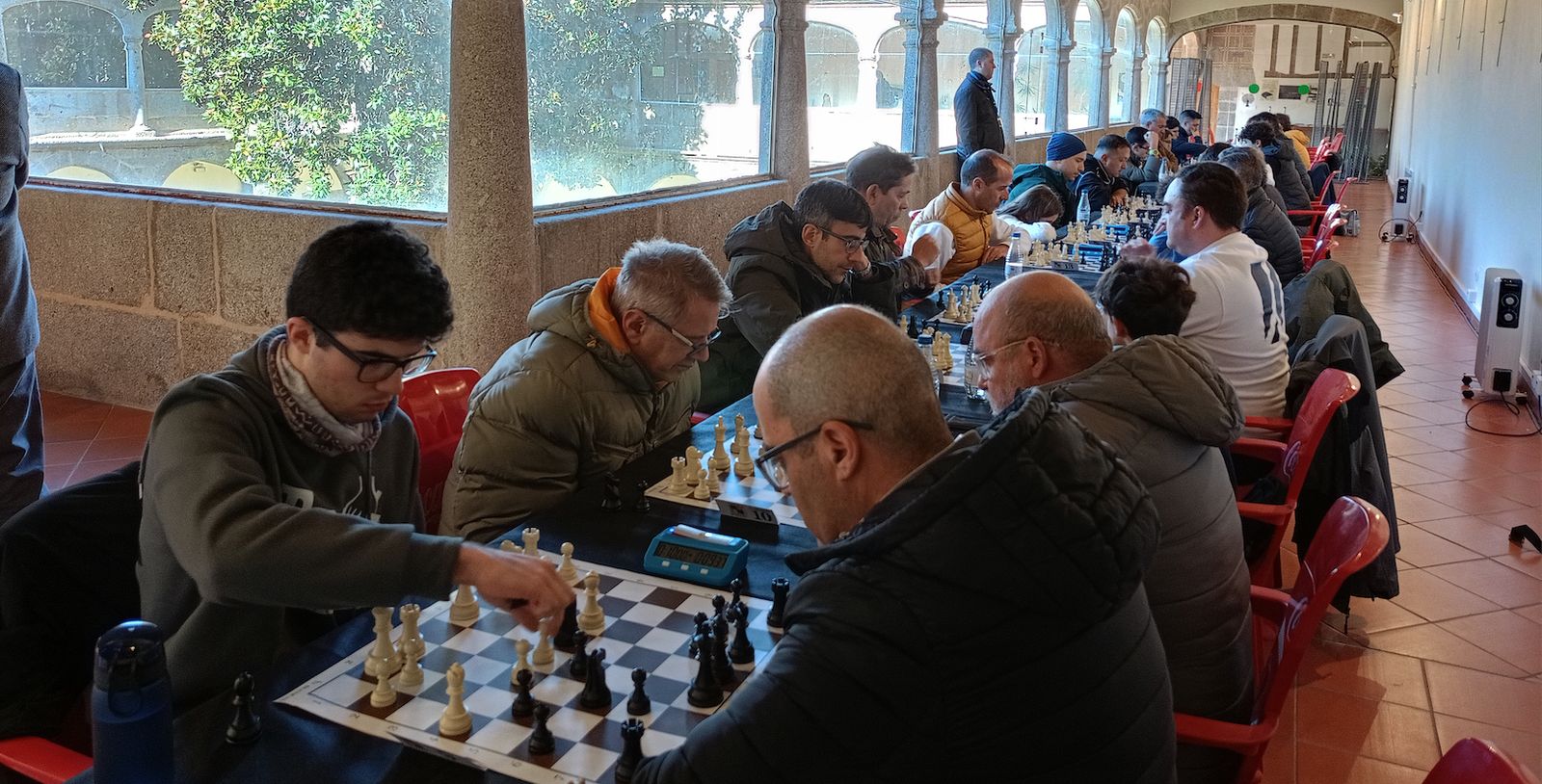 Quinto torneo Ciudad de Béjar de Ajedrez celebrado en el clausto del Convento de San Francisco