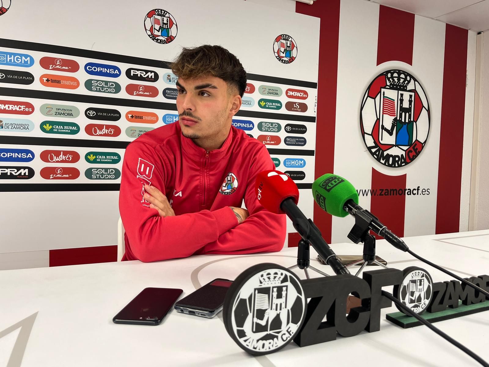 Adrián Bolo en rueda de prensa