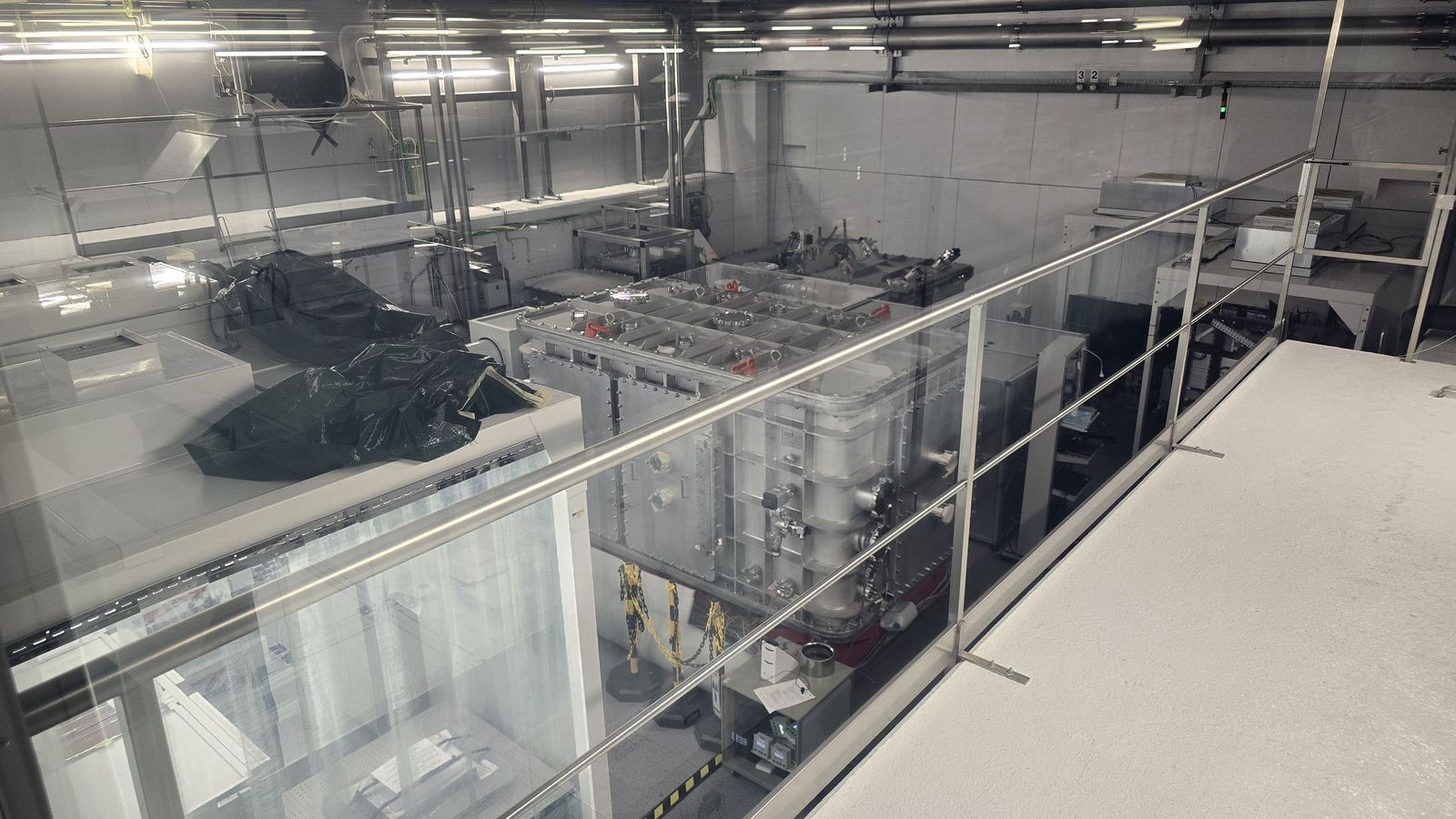 Visita a las instalaciones del Centro de Láseres Pulsados