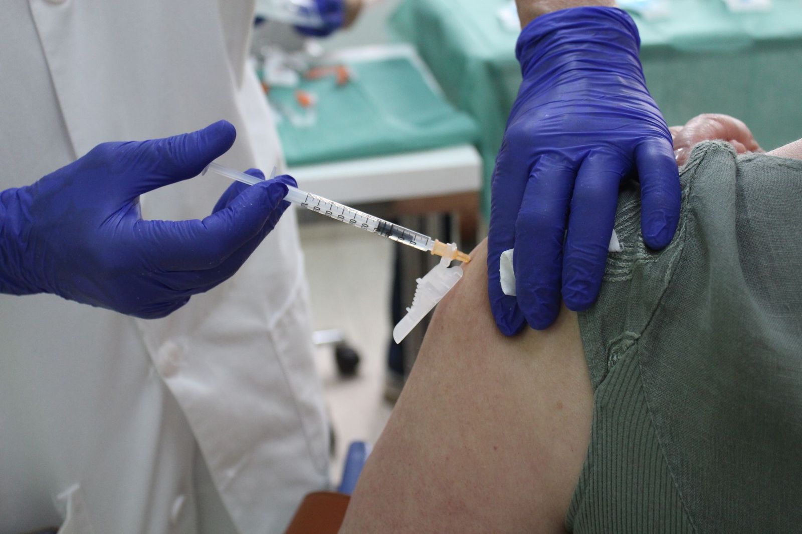 Vacunación de GRIPE y COVID en el centro de salud San Juan