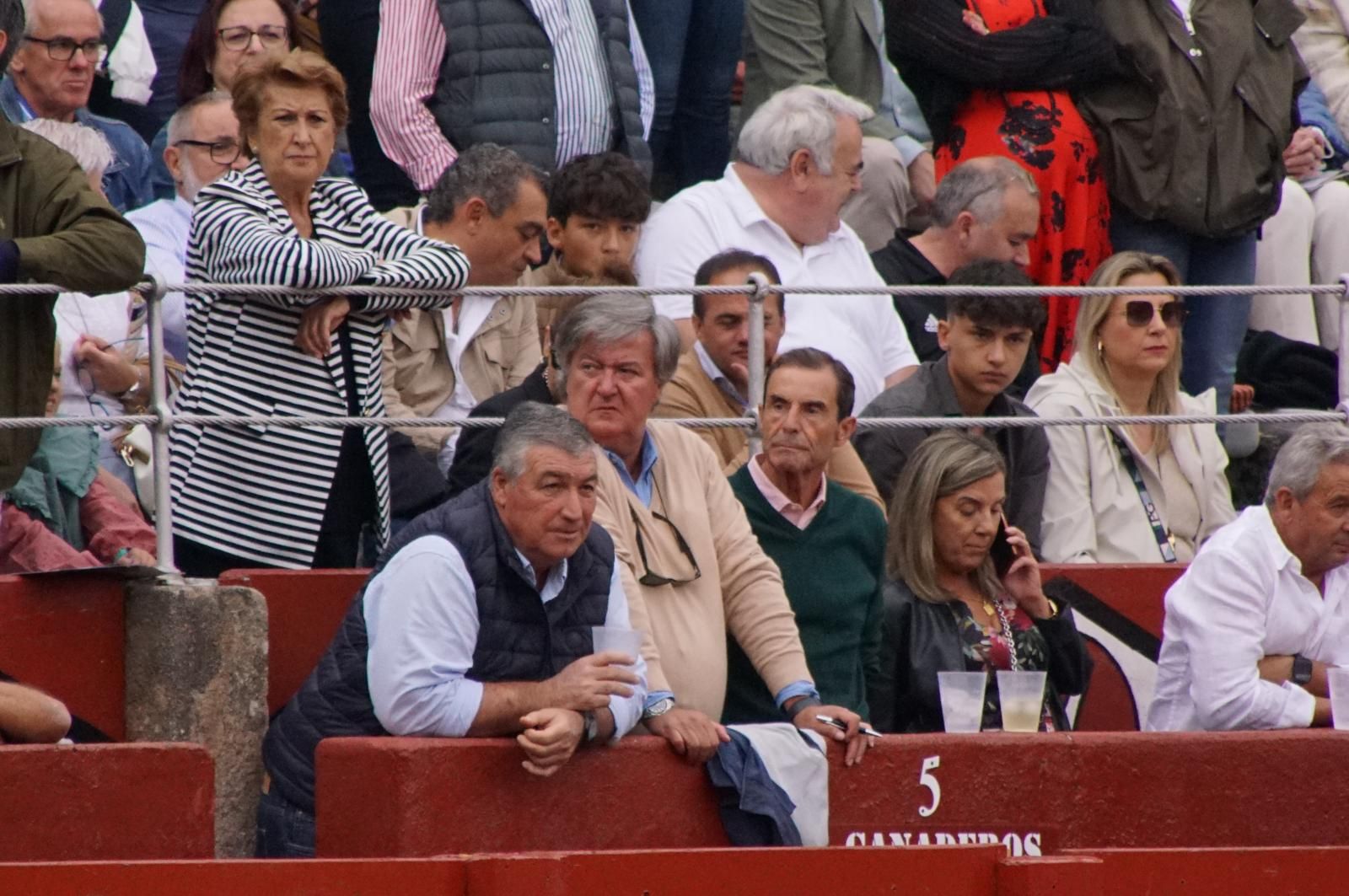 ambiente-en-el-patio-de-cuadrillas-de-la-glorieta-para-ver-a-sergio-galan-diego-ventura-y-guillermo-hermoso-de-mendoza-21-de-septiembre-de-2024-fotos-juanes-52