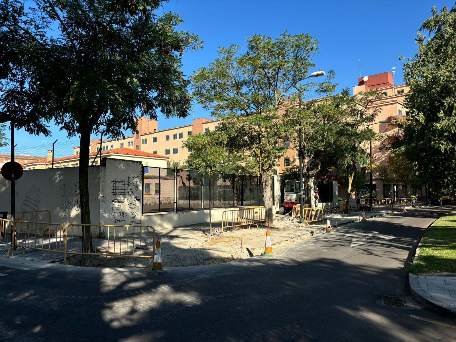 Comienzan las obras de mejora en el entorno escolar del CEIP La Hispanidad 