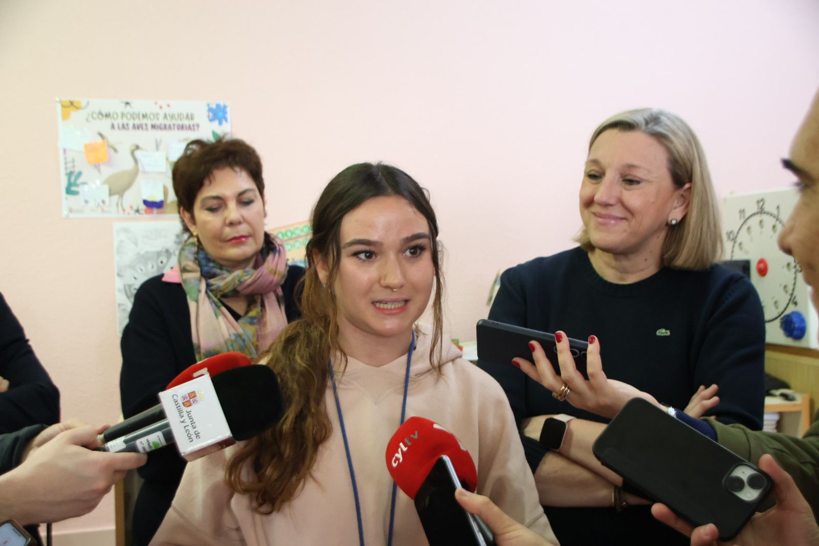 La vicepresidenta de la Junta de Castilla y León y consejera de Familia e Igualdad de Oportunidades, Isabel Blanco, visita a los participantes de 'Conciliamos Navidad'