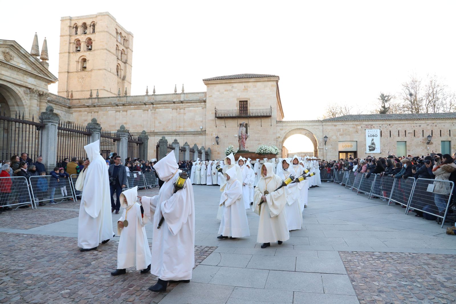 hermandad-penitencial-de-nuestro-senor-jesus-de-luz-y-vida-34