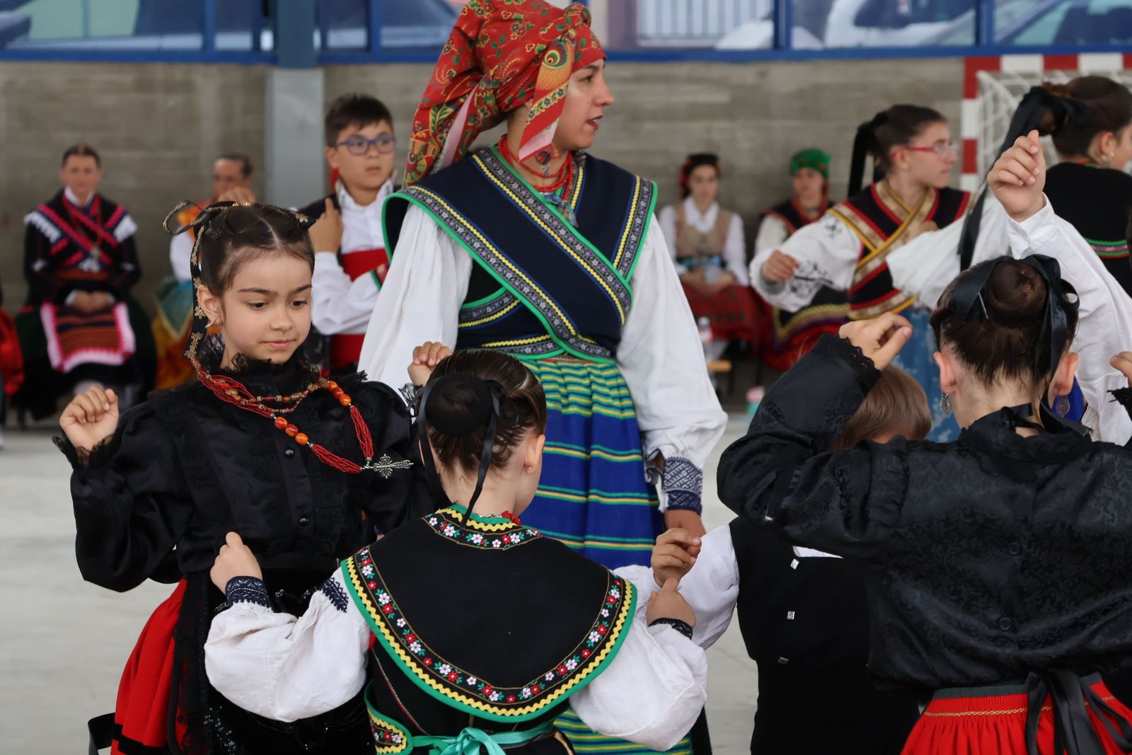 actuacion-fin-de-curso-de-la-escuela-de-baile-dona-urraca-25