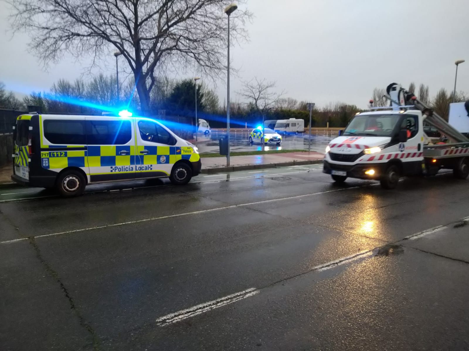 La Policía Local interviene en un accidente en el parque de Huerta Otea (1)