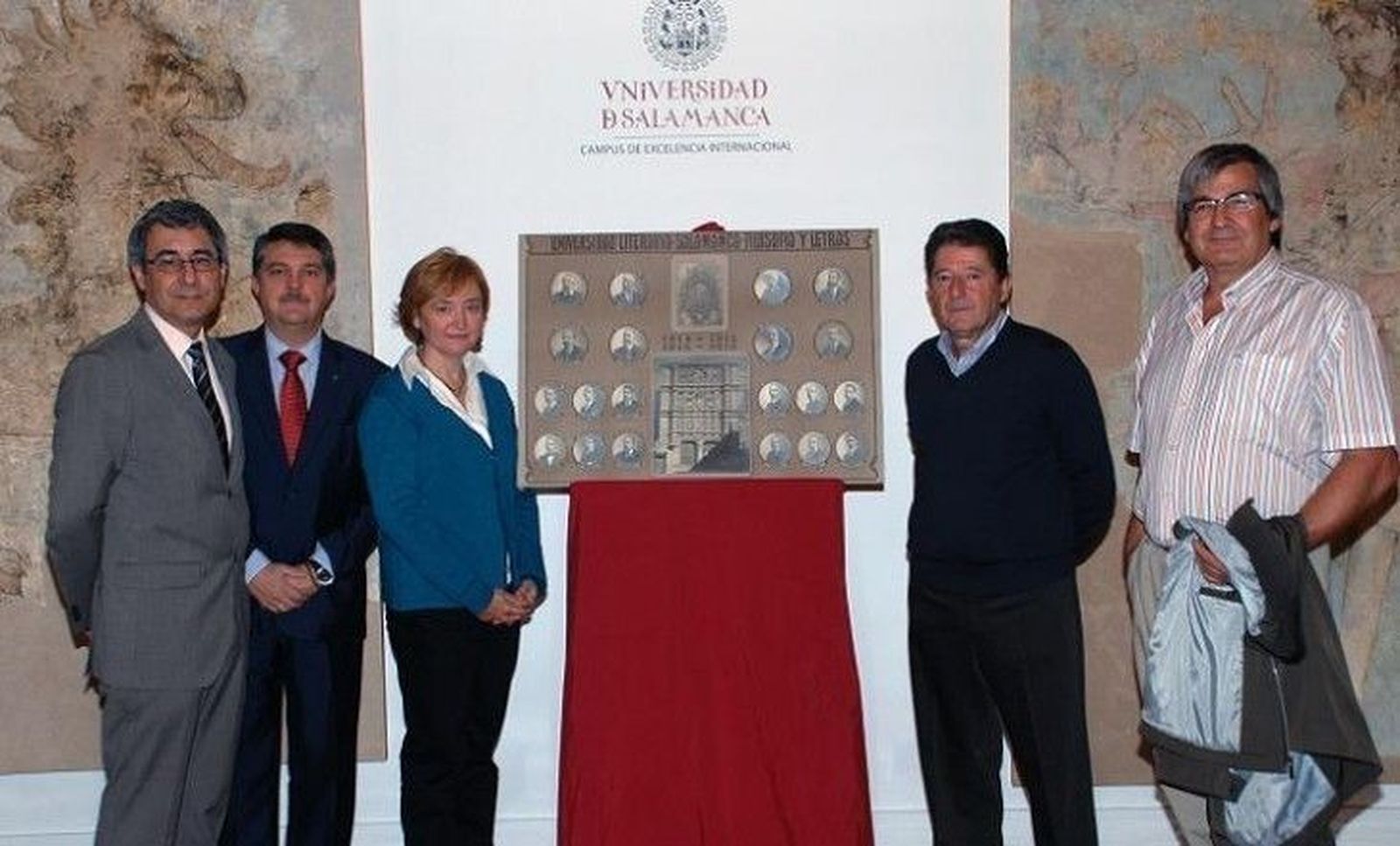 Una orla universitaria de principios del siglo XX muestra a Miguel de Unamuno