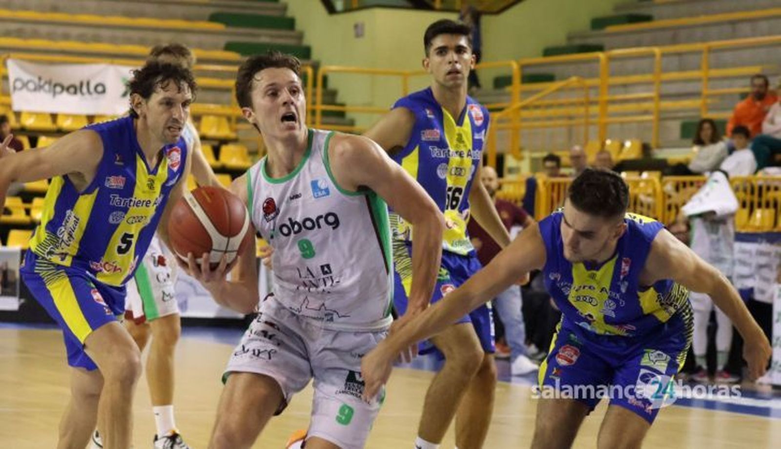 Salomon, ante el Gijón Basket | FOTO ANDREA MATEOS