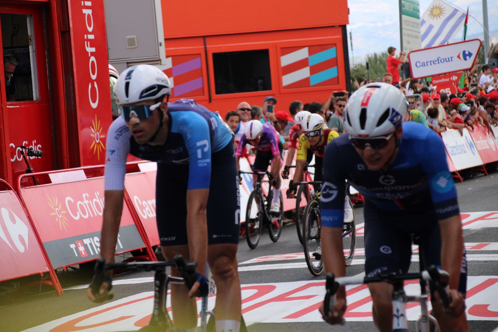 La Vuelta llega a Guijuelo y Philipsen se lleva el esprint