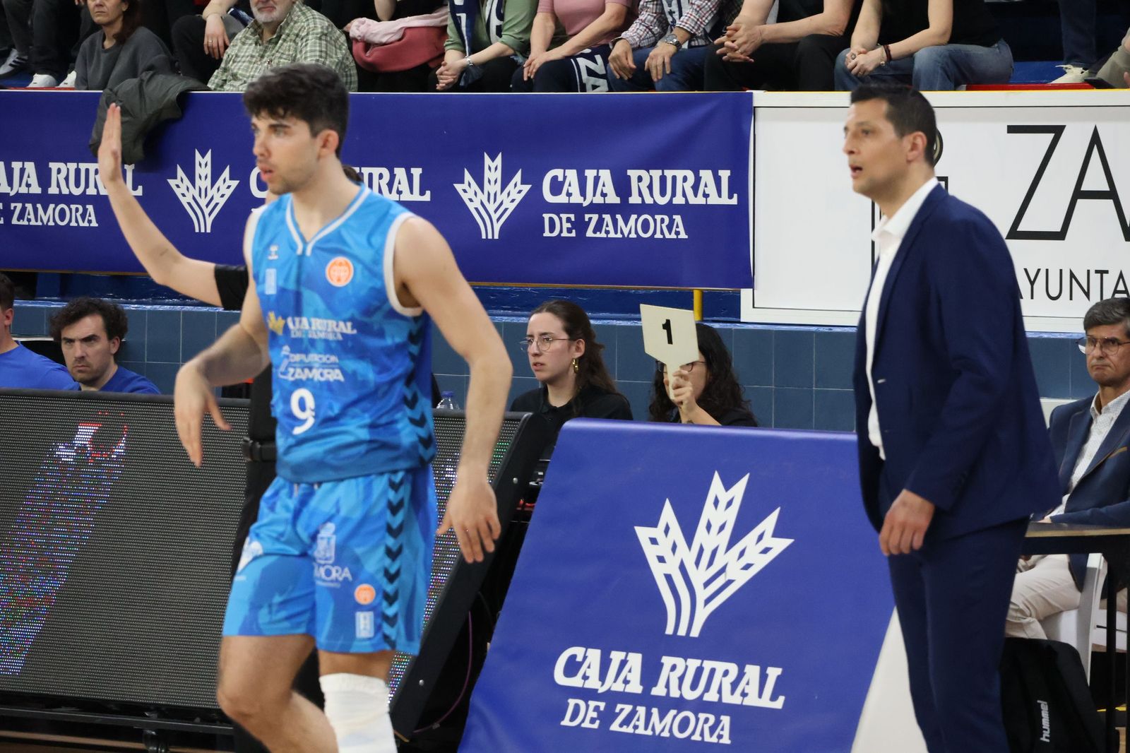 GALERÍA | El duelo entre el CB Zamora y el Hestia Menorca, en imágenes