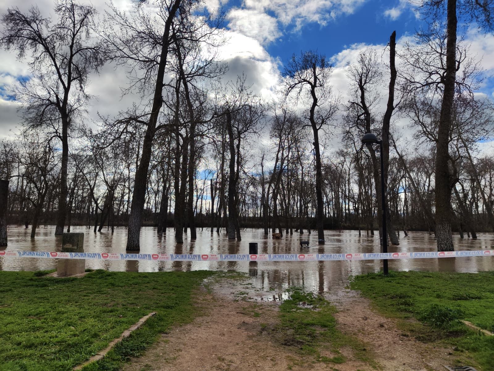 GALERÍA | Crecida del río Duero en Zamora este martes