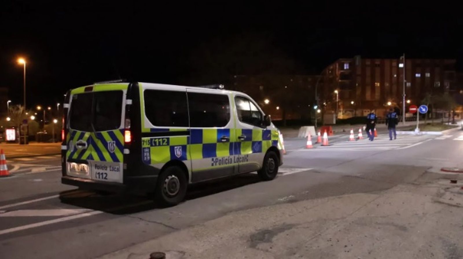 Furgón de la Policía Local en la carretera de Ledesma