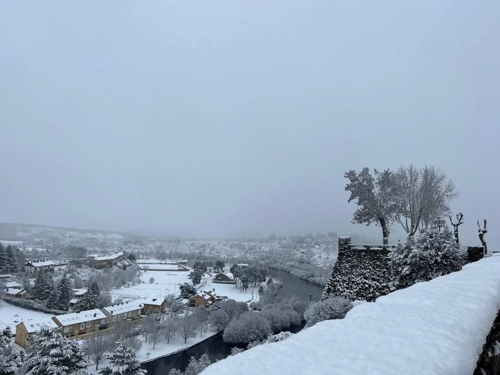 GALERÍA | Sanabria cubierta de nieve este viernes