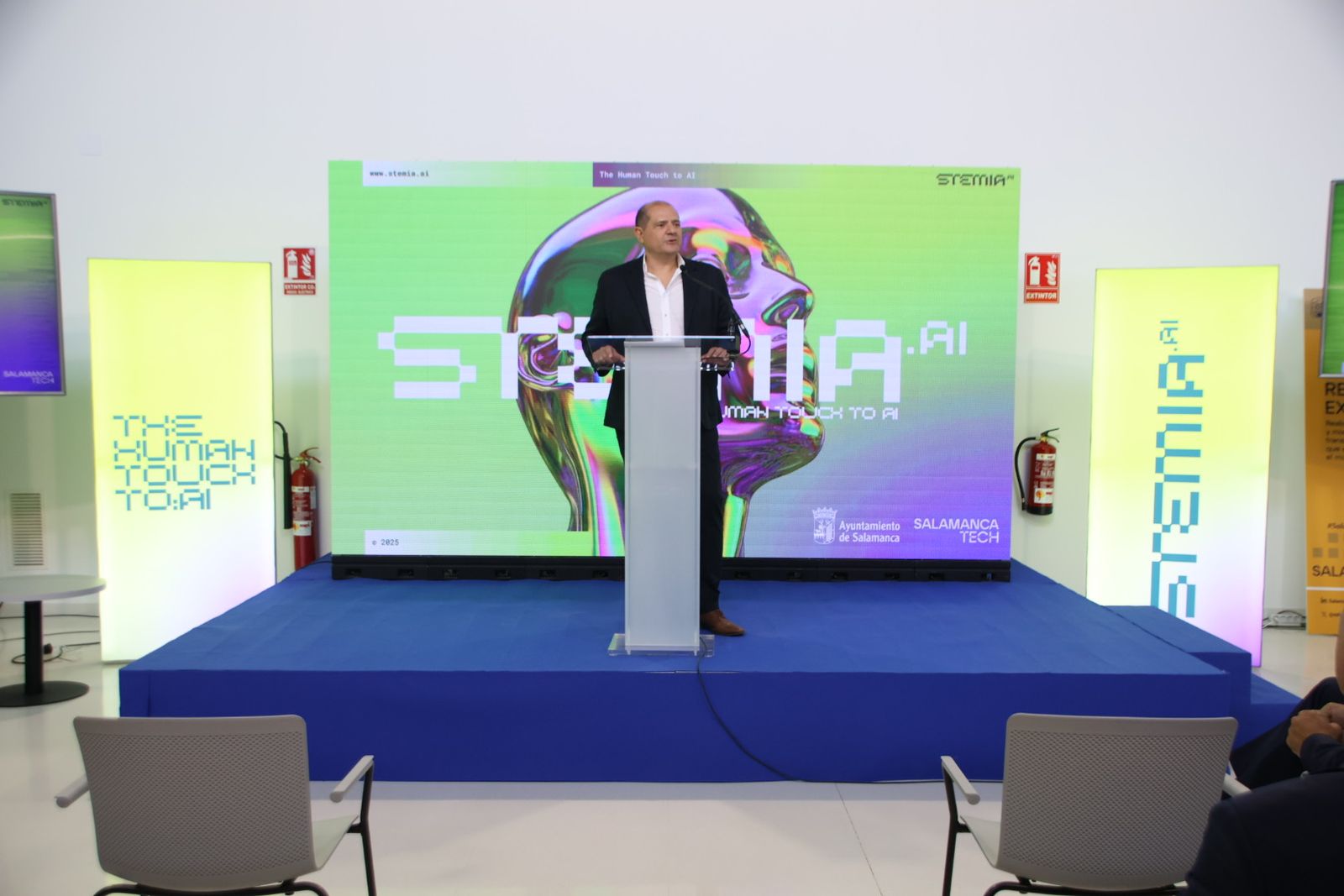 El alcalde de Salamanca, Carlos García Carbayo, y el CEO de Stemia, Juan Manuel Barrionuevo, presentan el inicio de la actividad de esta empresa en Salamanca