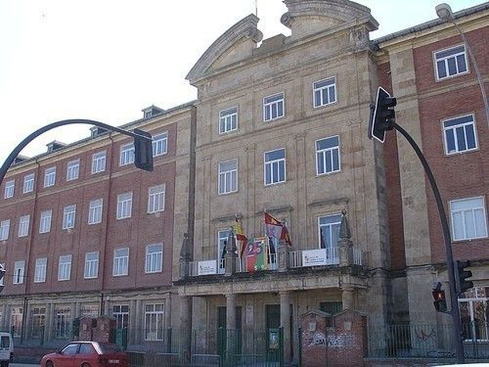 Falsa alarma en el Instituto Río Tormes por un posible escape de gas Falsa alarma en el Instituto Río Tormes por un posible escape de gas