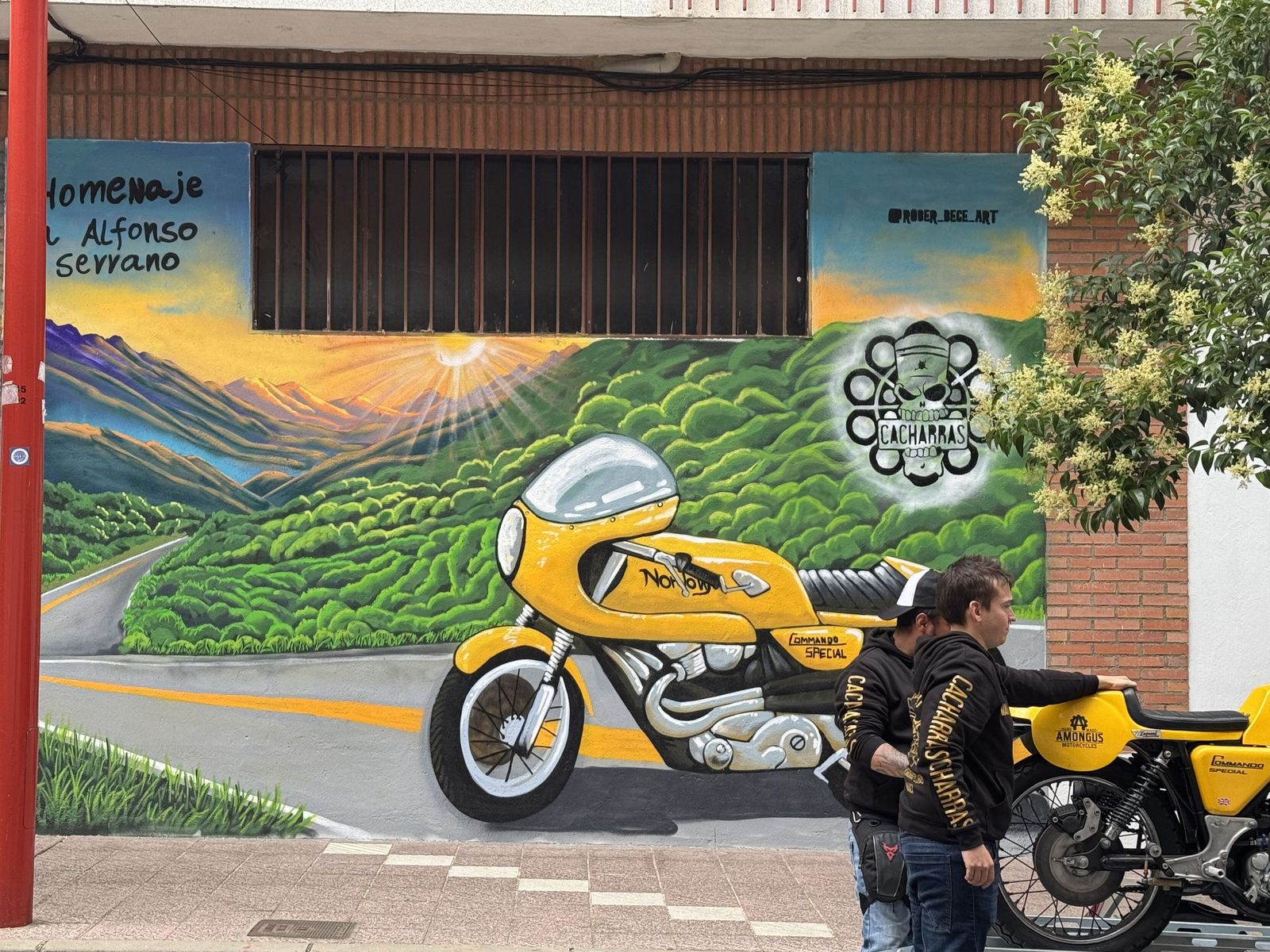 Inauguración mural motero "Alfonso Serrano" y Jornada Motera en Santa Marta. Organiza: Asociación Cacharras-Charras