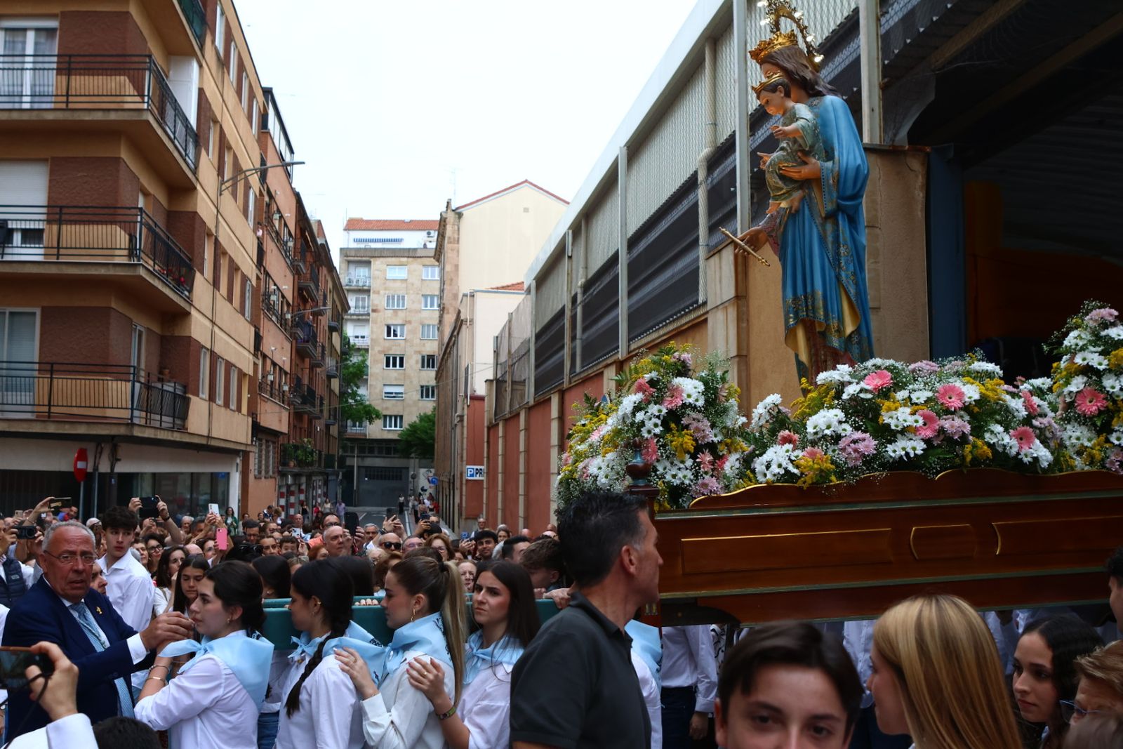 Procesión con motivo de la festividad de María Auxiliadora