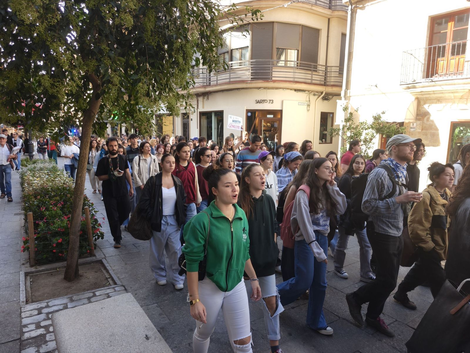 Los estudiantes de Salamanca recorren Salamanca alzando la voz por Palestina