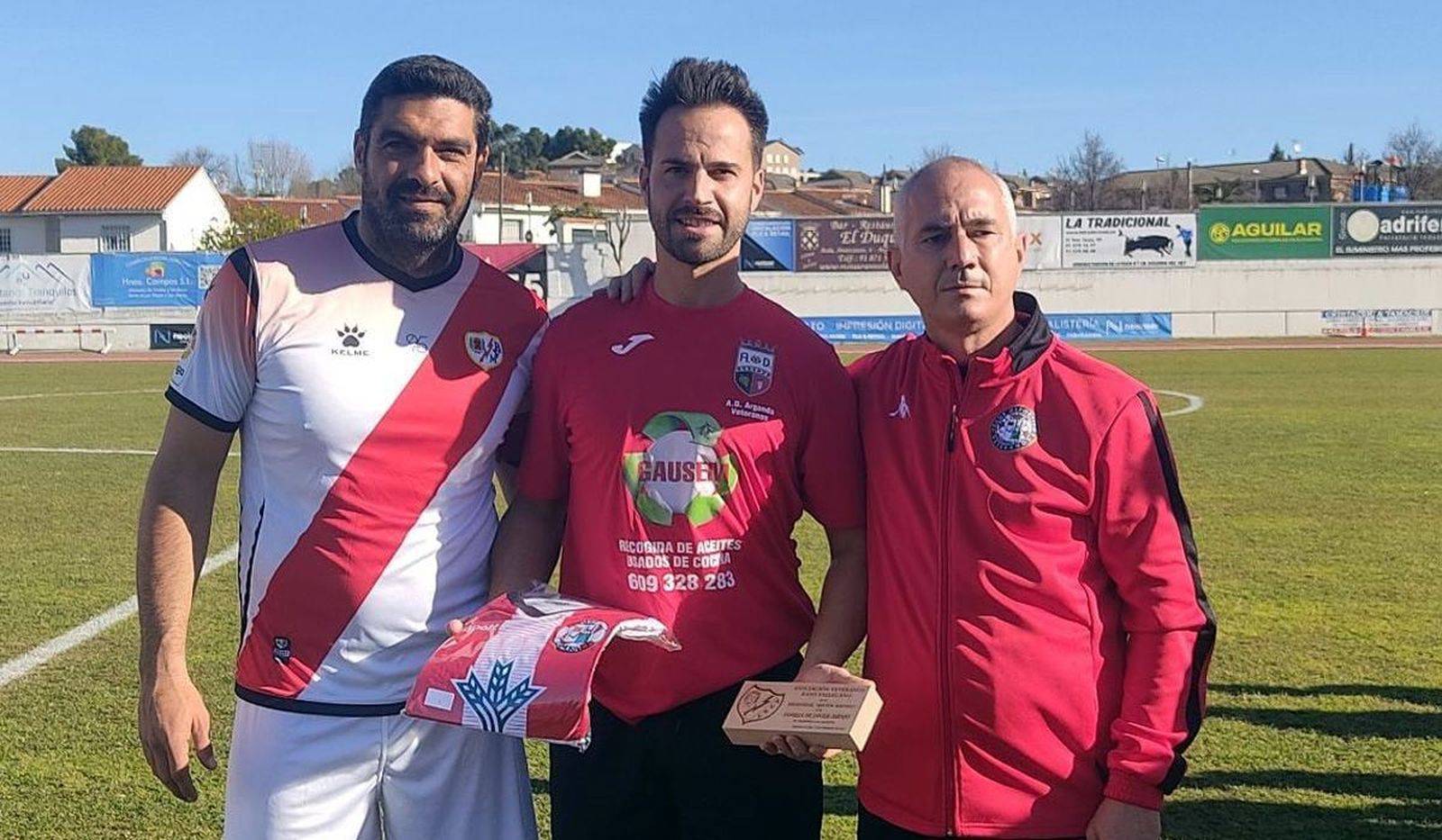 Los representantes de los tres equipos al inicio de la jornada