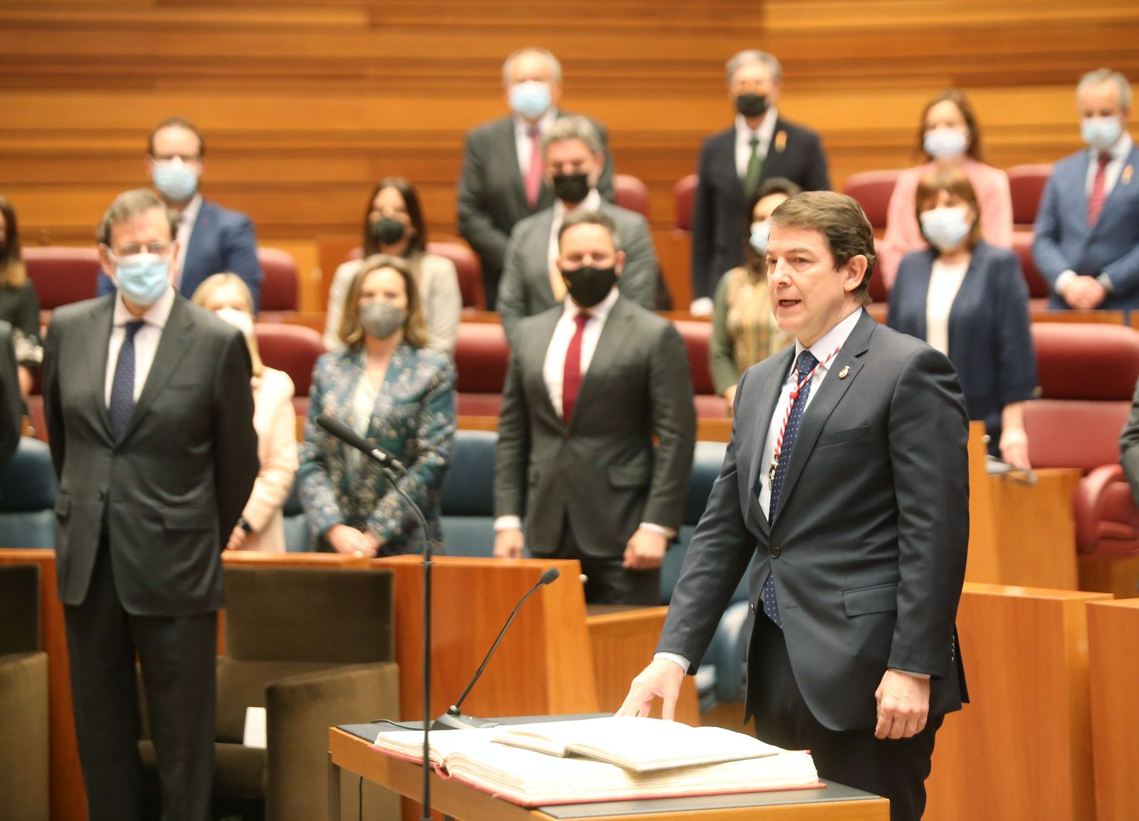 alfonso-fernandez-manueco-toma-posesion-como-presidente-de-la-junta-de-castilla-y-leon-6