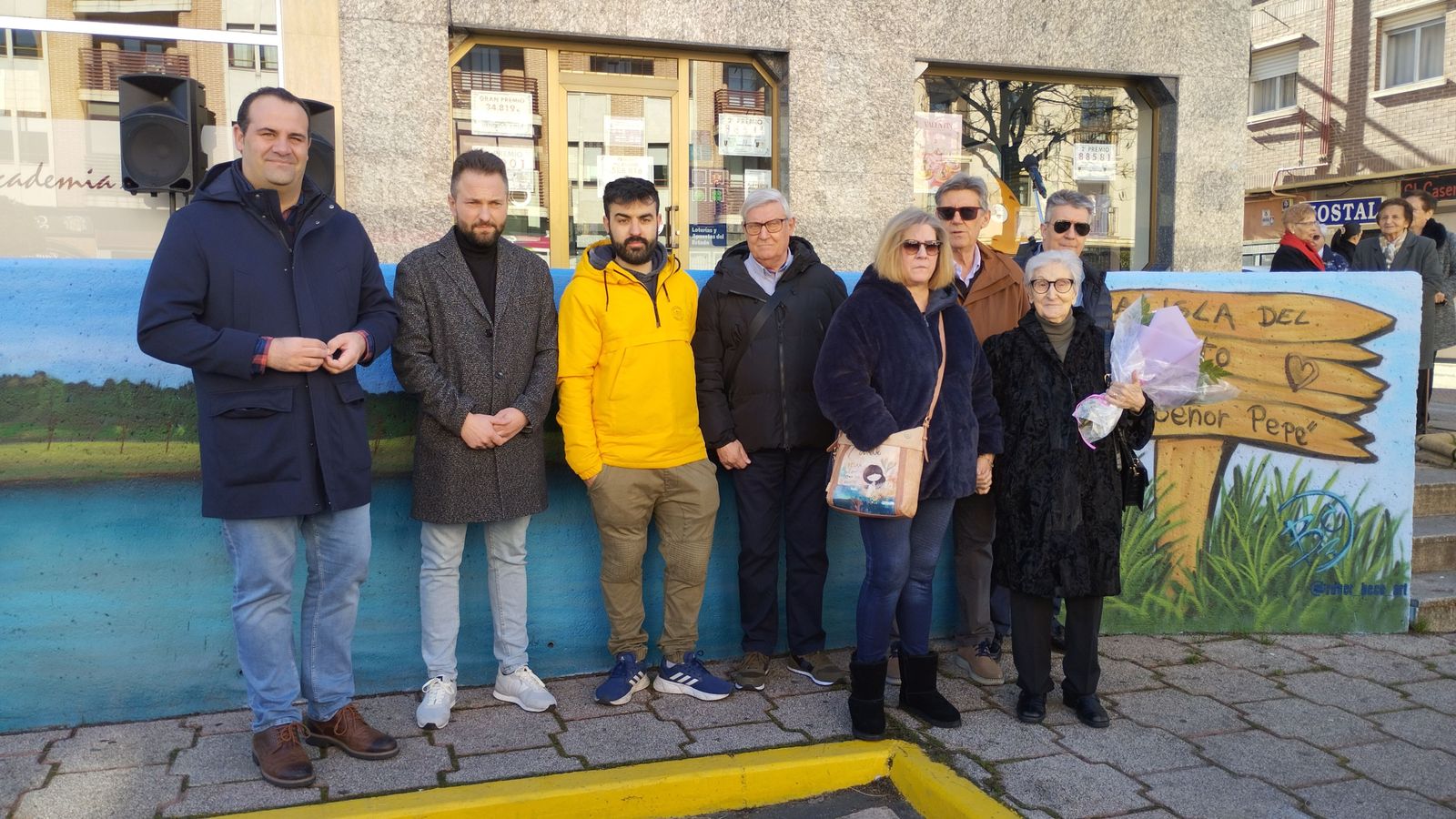 Santa Marta inaugura el mural en homenaje al Señor Pepe, antiguo alcalde