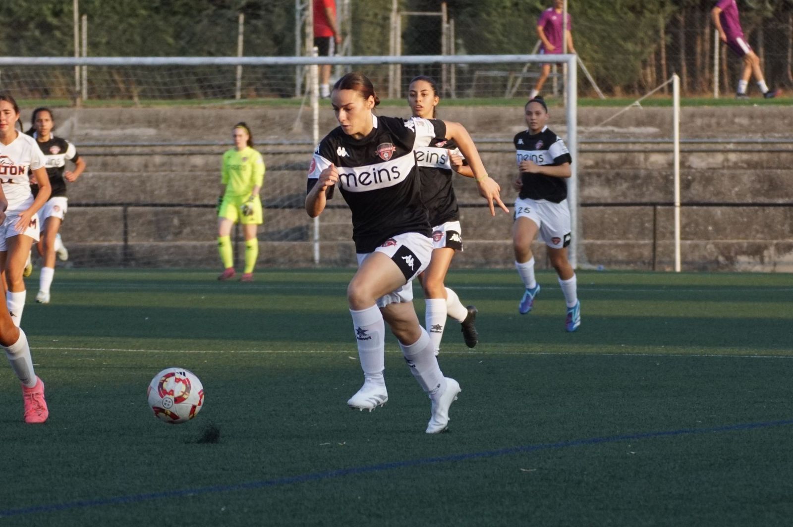 partido-amistoso-salamanca-futbol-femenino-y-milton-academy-foto-juanes-2
