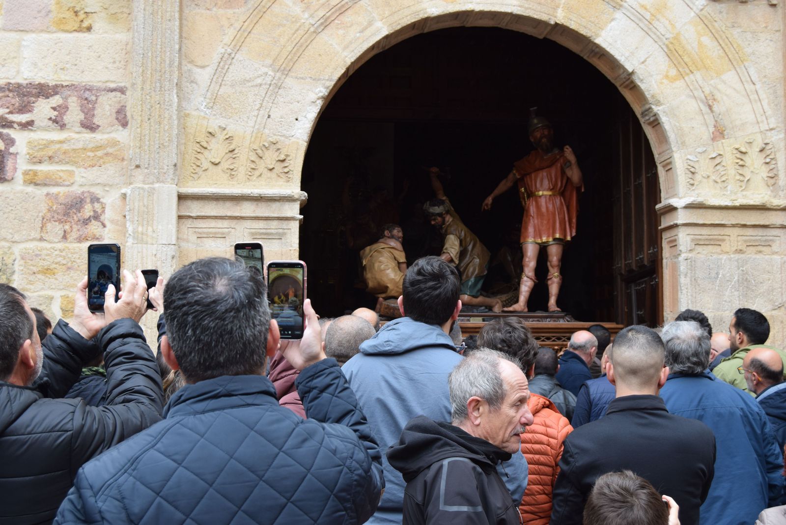 traslado-de-pasos-de-semana-santa-11