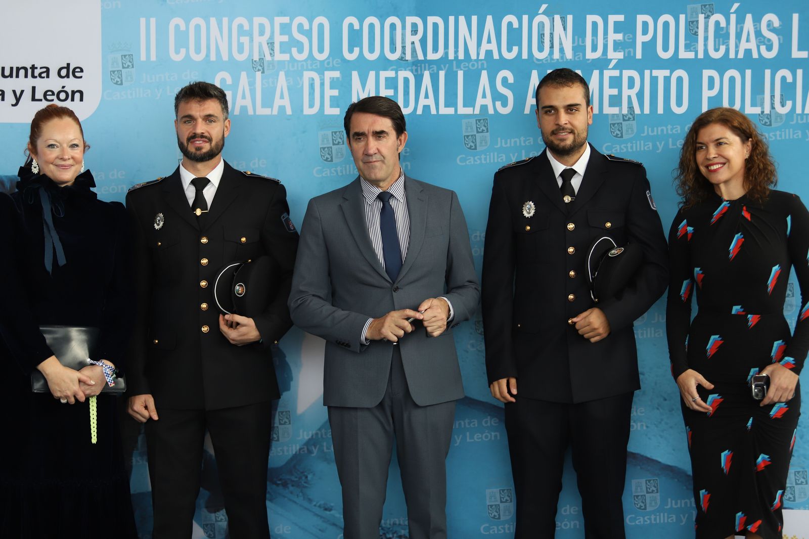 Los dos agentes zamoranos condecorados con la Cruz de Oro al Mérito