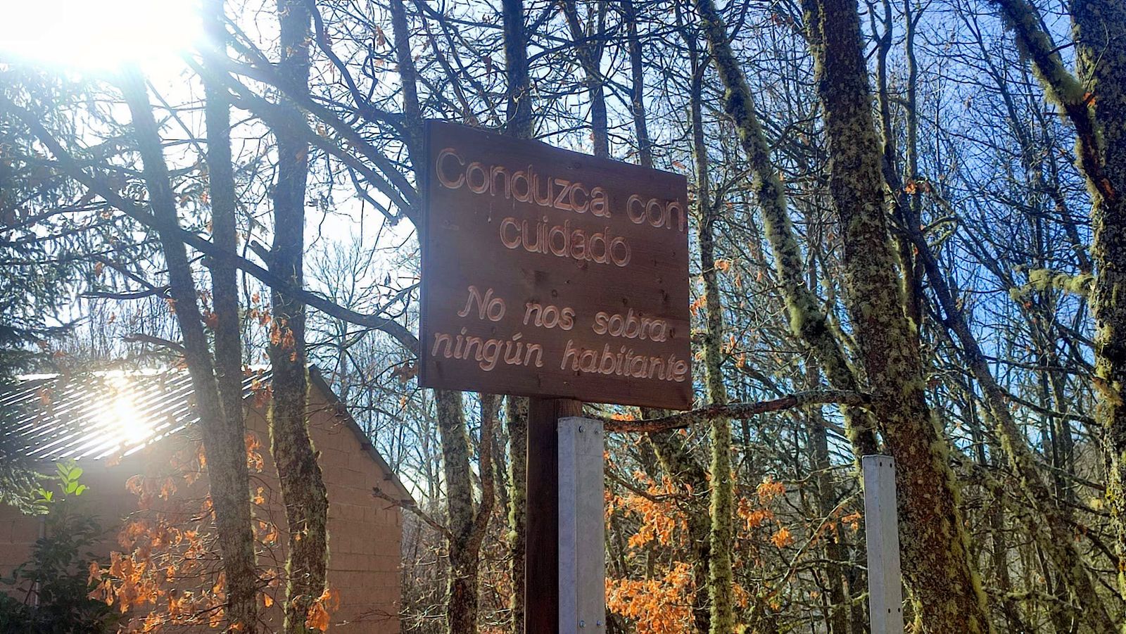 El cartel a la entrada de Trefacio, en Sanabria