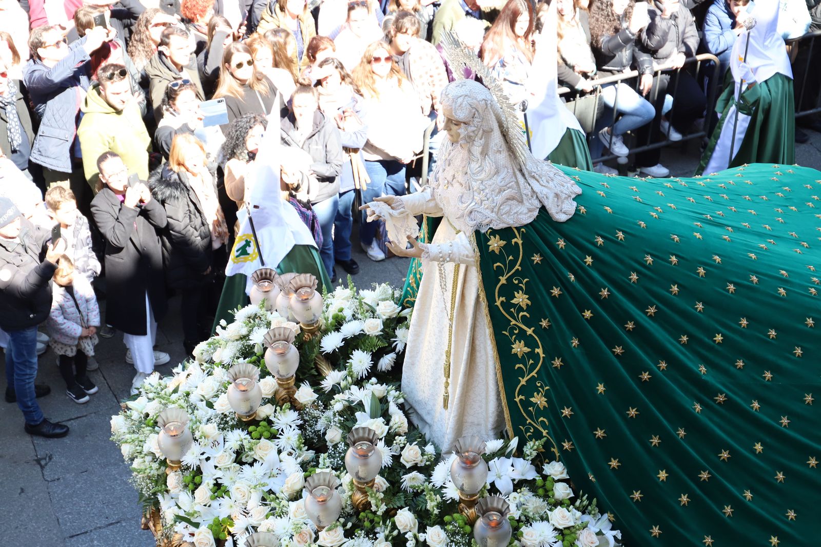 cofradia-virgen-de-la-esperanza-36