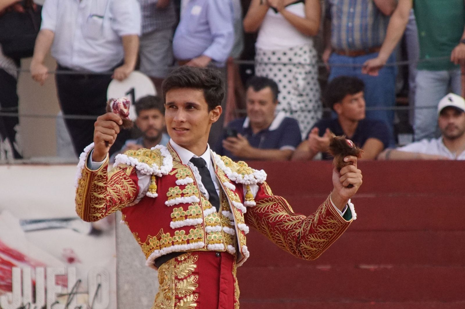 : Emilio de Justo y Diosleguarde cierran en hombros una feria de Guijuelo marcada por las despedidas de El Capea y Javier Castaño