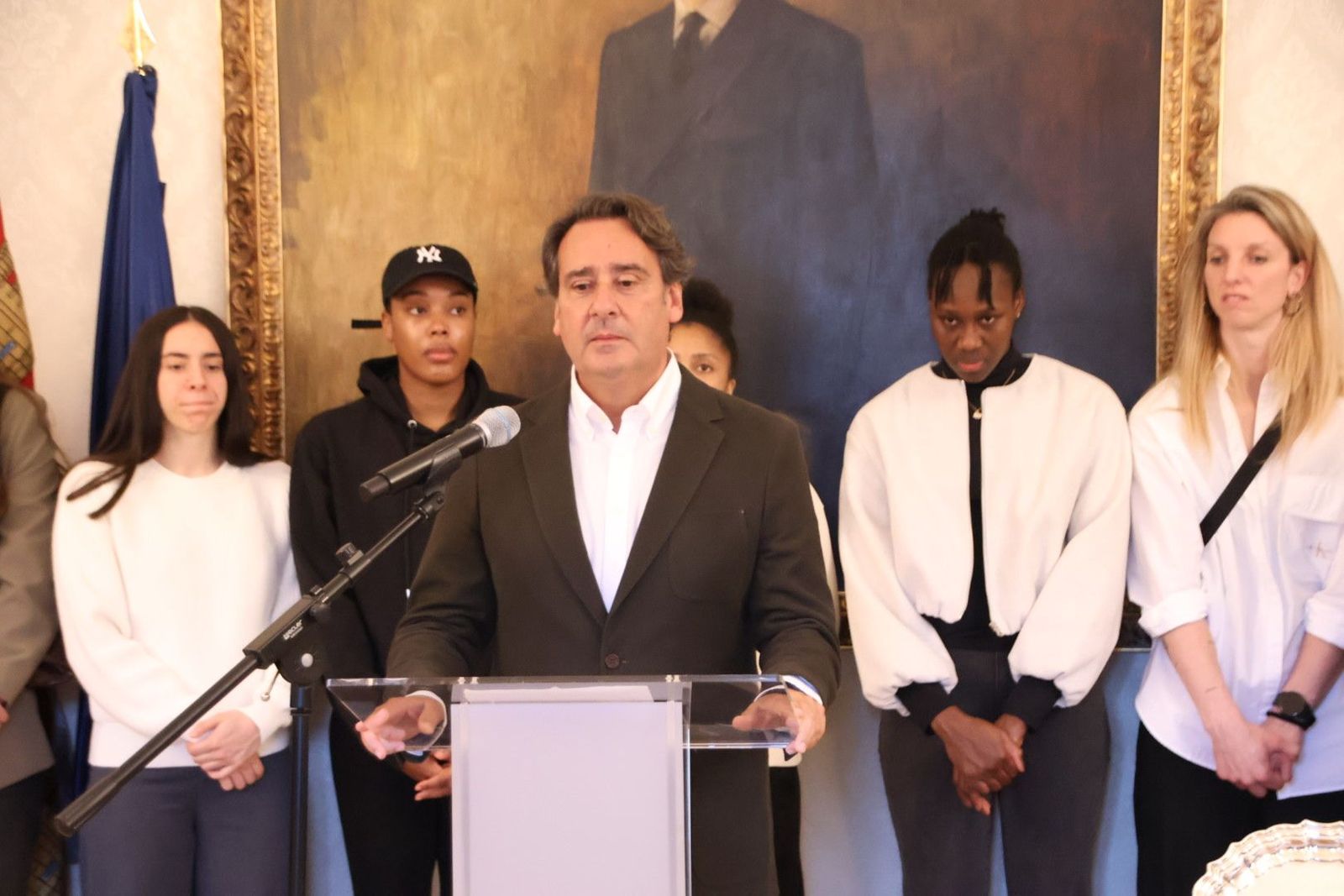 Recibimiento al Club Baloncesto Perfumerías Avenida de Salamanca en el Ayuntamiento de Salamanca