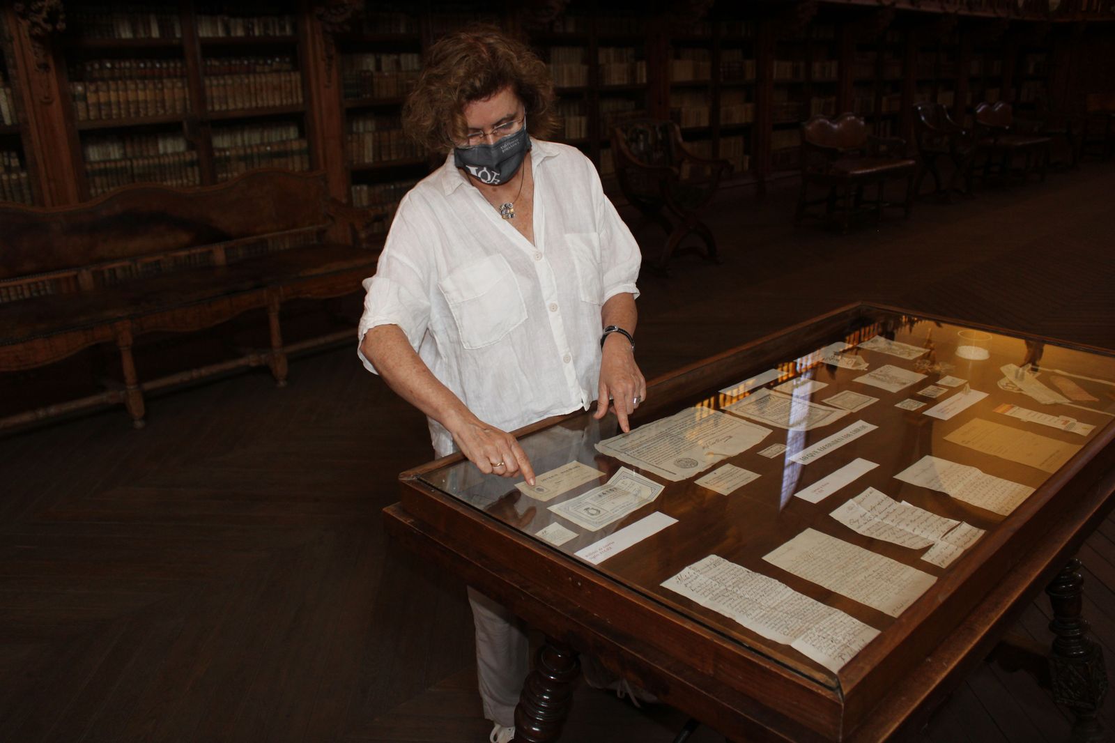 biblioteca-usal-serendipias-libros-historicos-directora-de-la-biblioteca-de-la-usal-libros-16