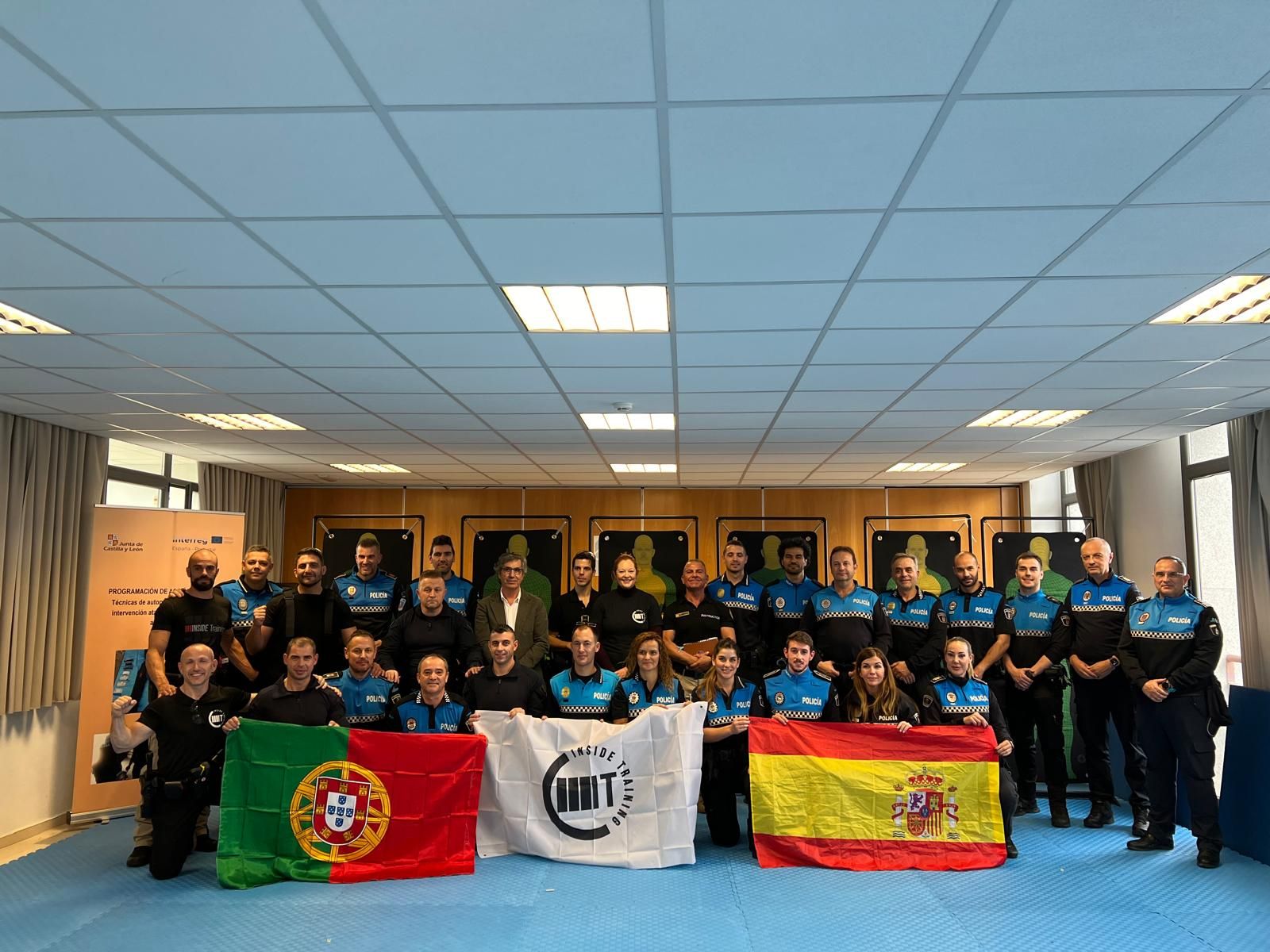 La Junta imparte un curso de formación transfronteriza en autoprotección en ataques con arma blanca para Policías Locales