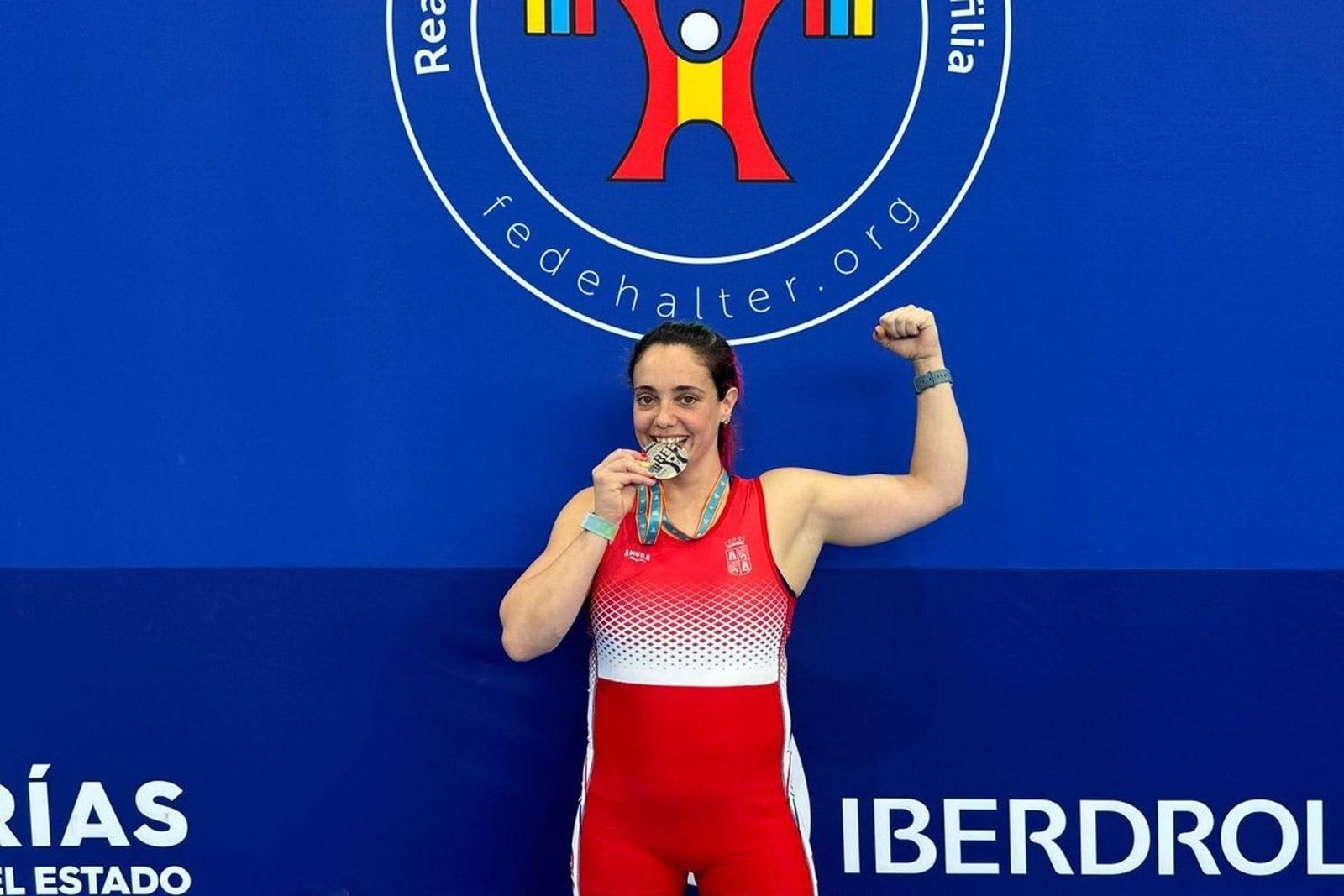 Bea Oñate muerde la medalla de subcampeona de España