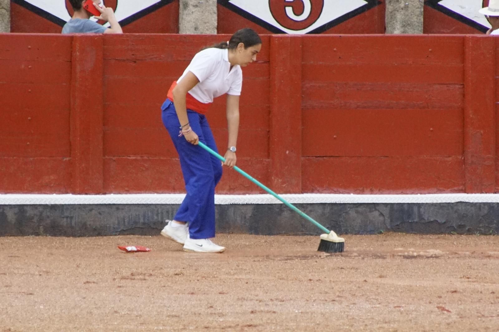 Expectación por ver los caballos de rejoneo en La Glorieta: imágenes del ambiente en los tendidos y en el patio de cuadrillas