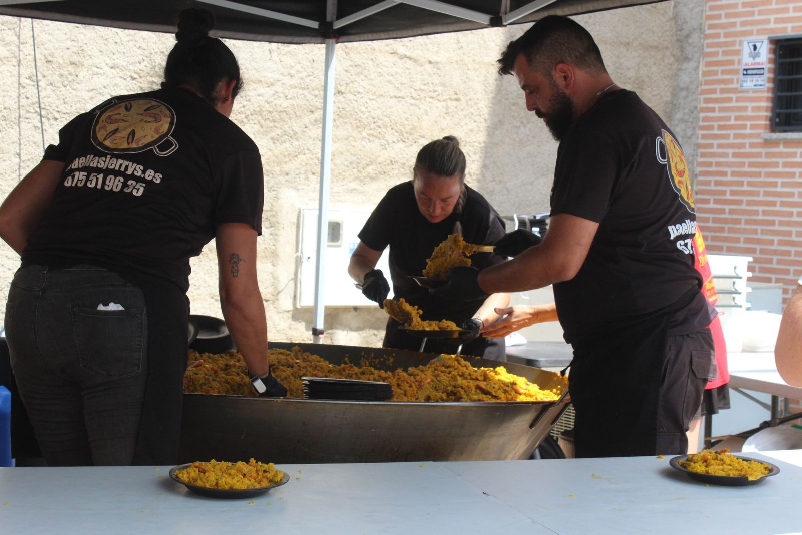 Banquete de paella en Doñinos para despedir sus fiestas por Santo Domingo de Guzmán