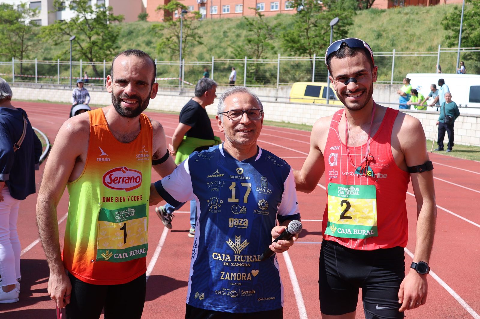 GALERÍA | Revive en imágenes la llegada a meta de los atletas en la Media Maratón de Zamora